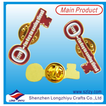 Mode Schlüsselform glänzend Gold Emaille Anstecknadel (LZY-10000362)